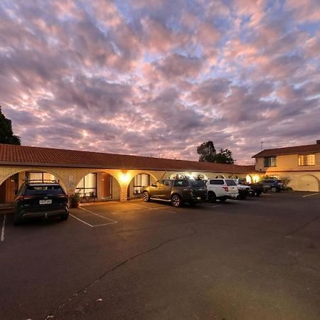Forest Lodge Motor Inn & Restaurant Dubbo Dış mekan fotoğraf